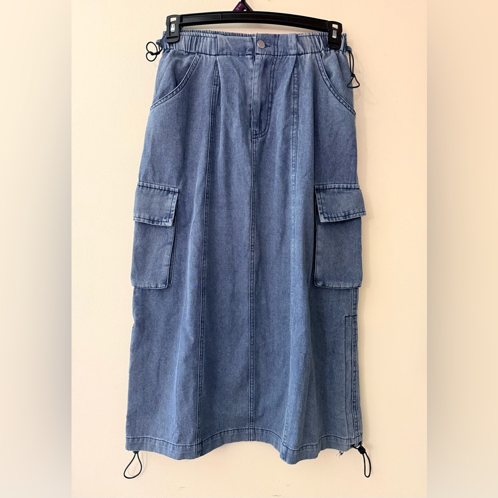 Easel New NWT Denim Cargo Skirt, size S